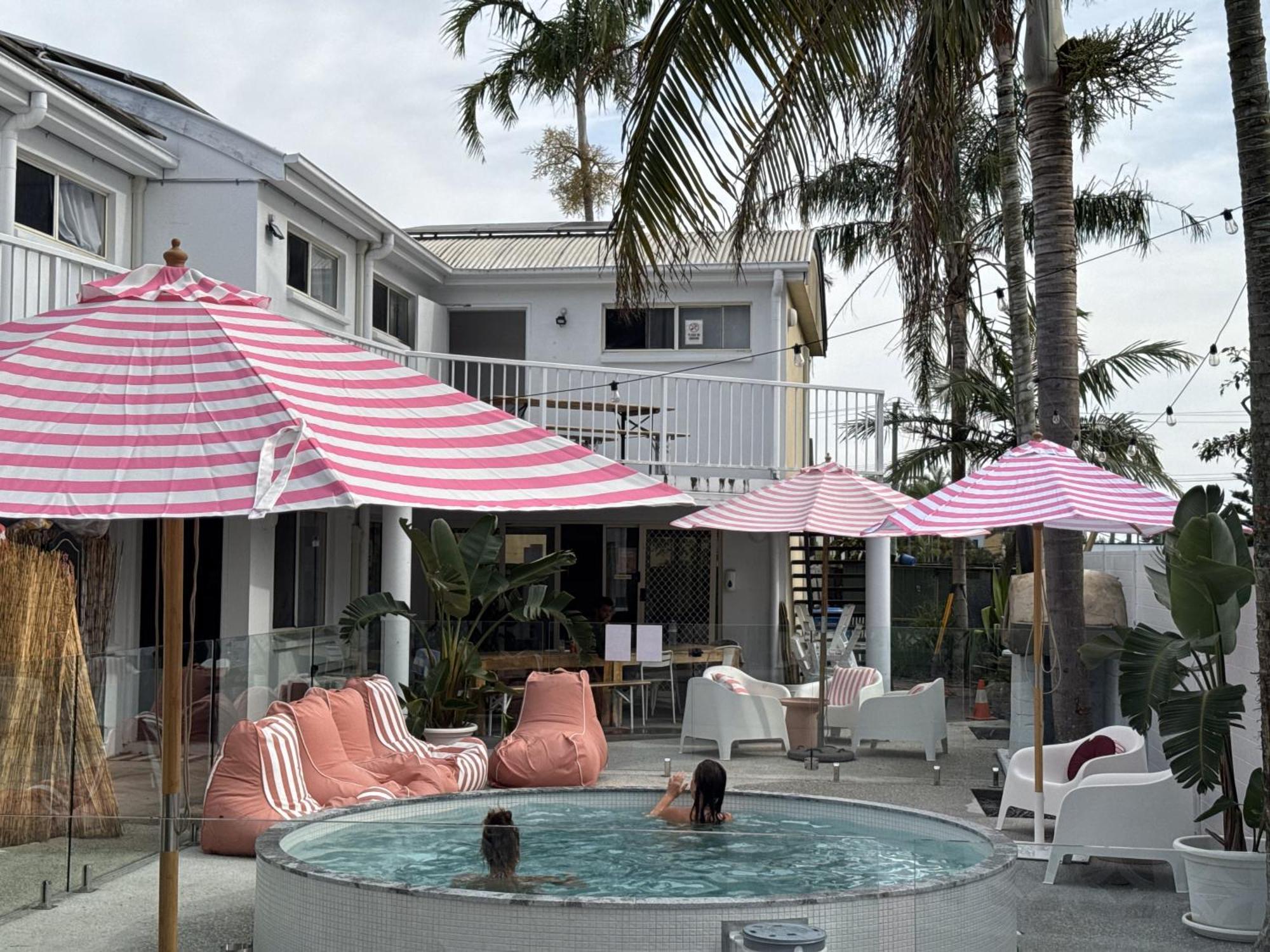 Hostel Cali Backpackers Caloundra Zewnętrze zdjęcie